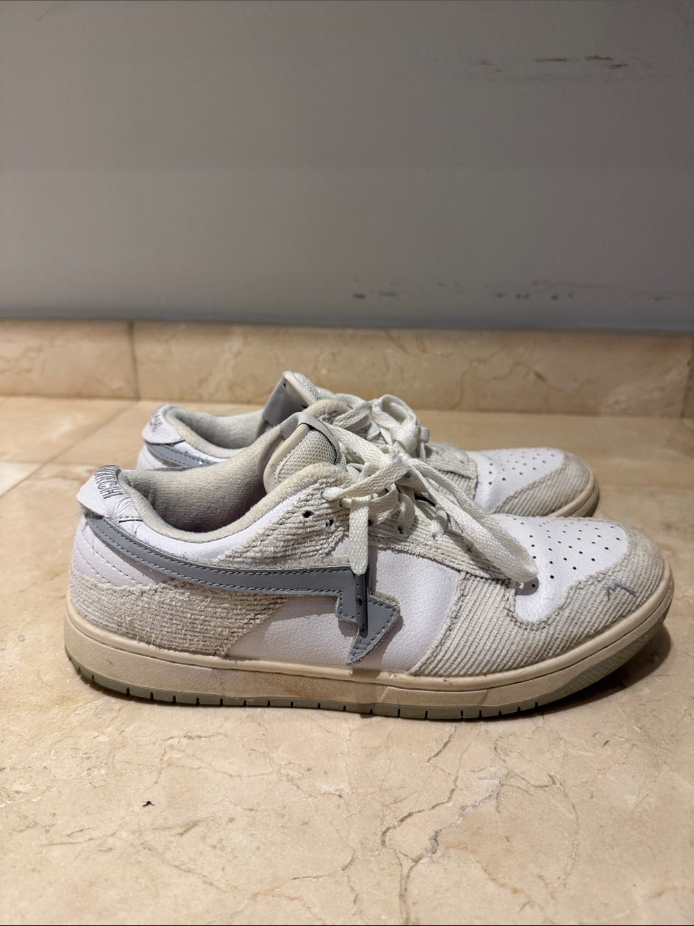 Men's White Low-Top Casual Sneakers